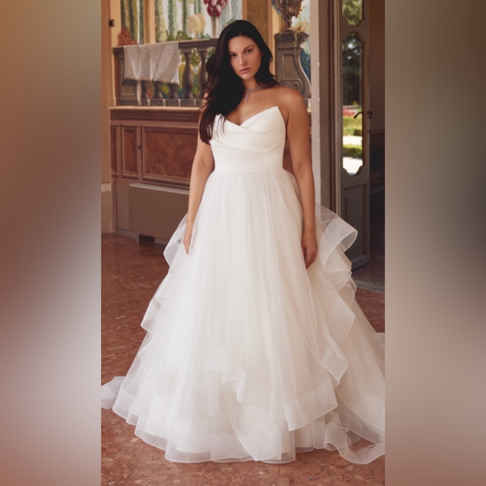 Elegant White Wedding Dress - Picture 5 of 10